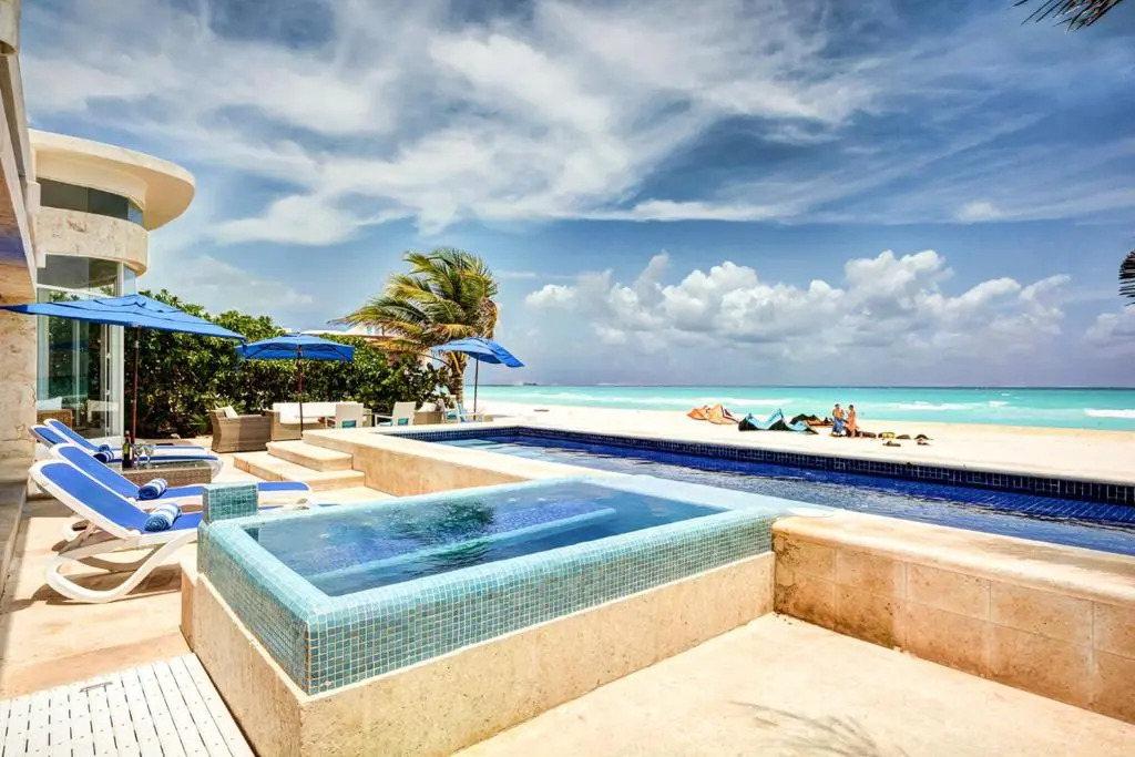 Playacar Villa Sleeps 8 with Pool and Air Con