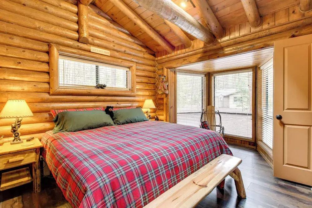 Near Fishing & Hiking: Pinetop Log Cabin w/ Deck!