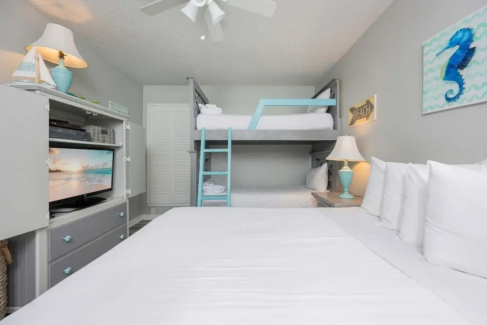 Regatta Condominiums 106B