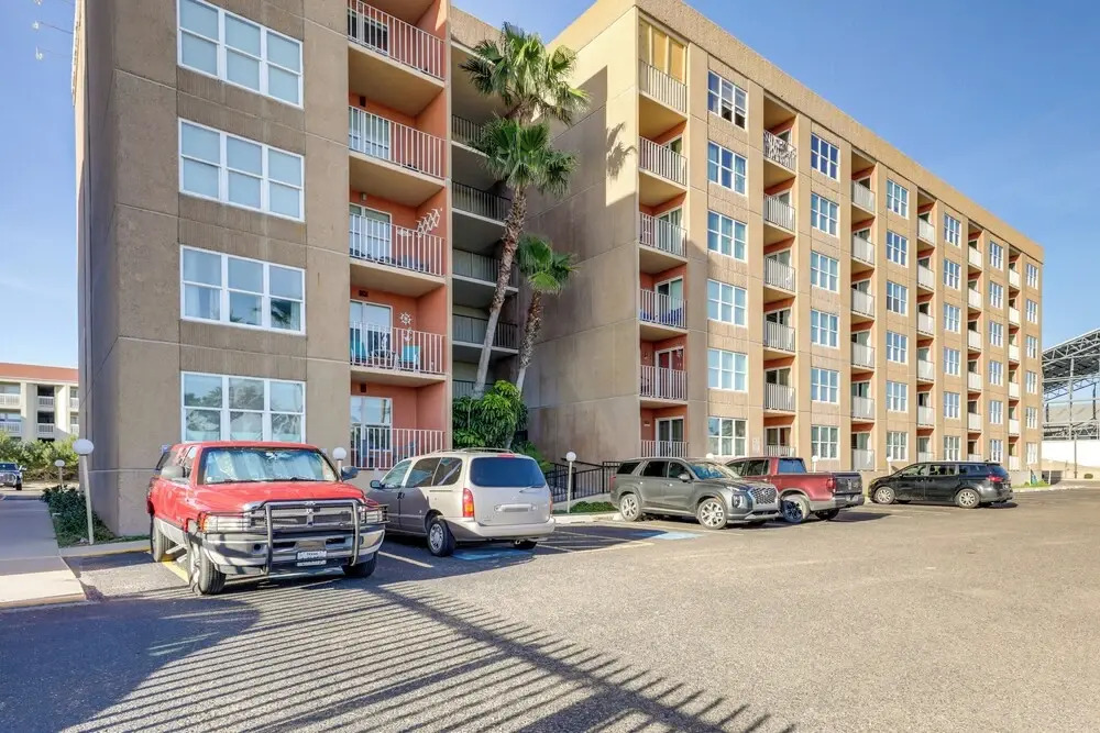 South Padre Island Condo - Walk to Beaches!