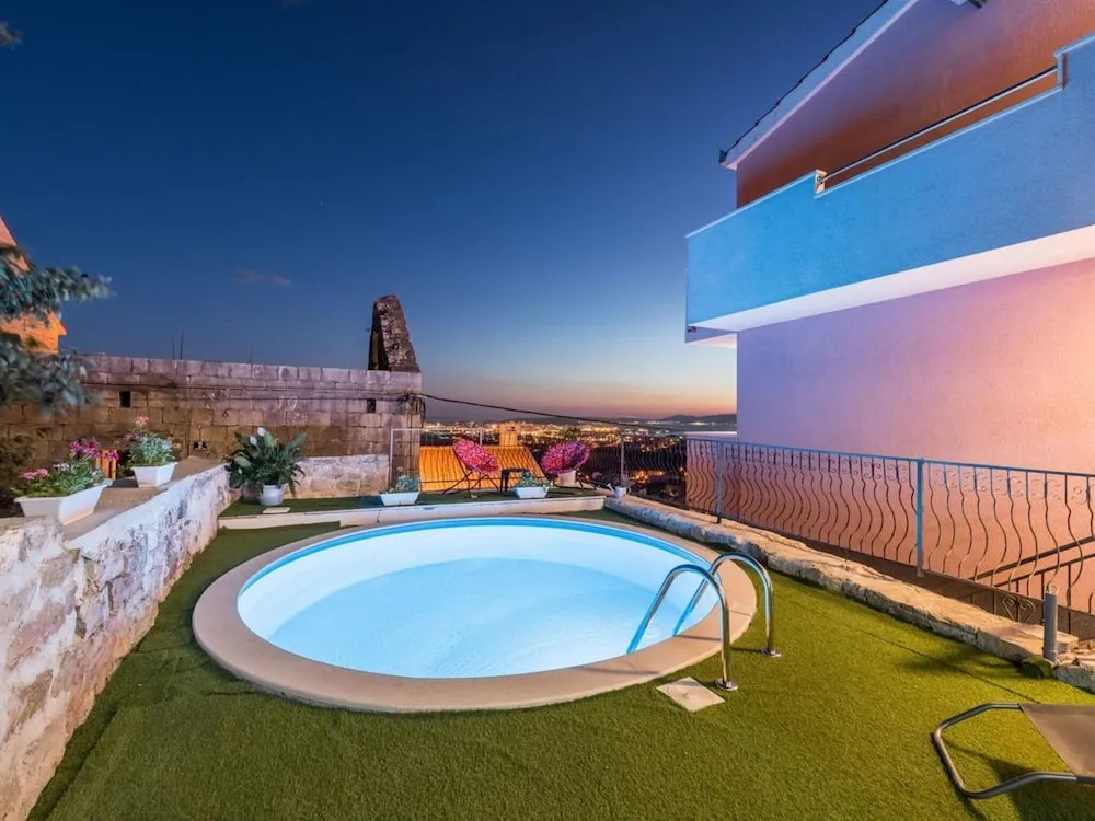 Enticing Villa in Ku?ine With Private Swimming Pool