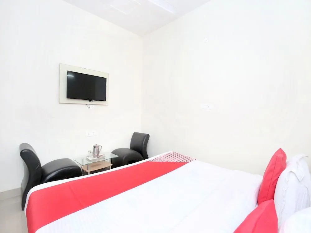 OYO 11369 Hotel Noor Plaza