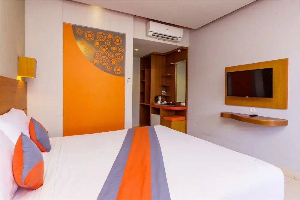 RedDoorz Plus @ Padma Utara 3