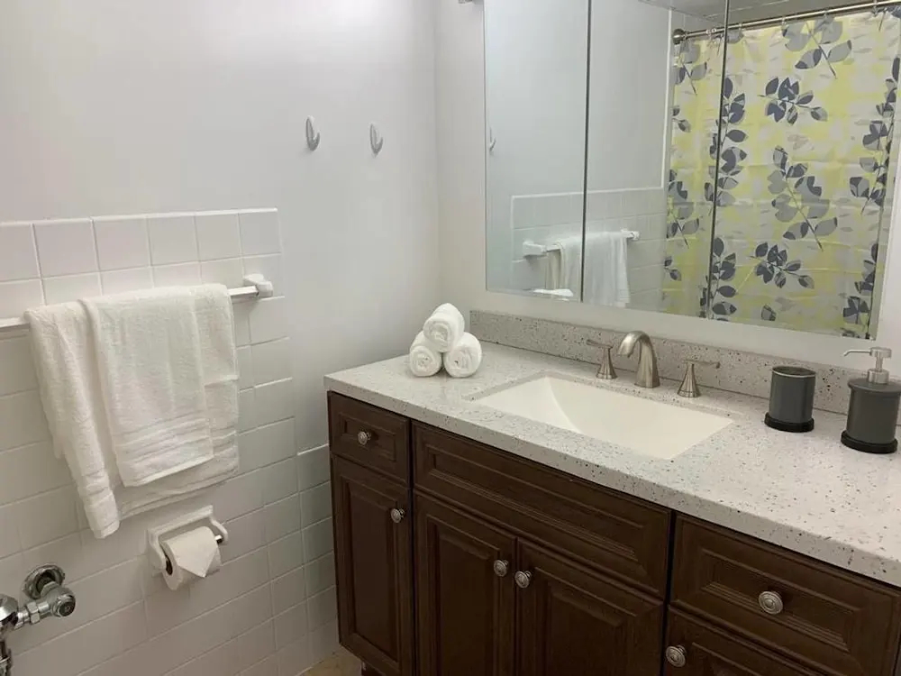 Beautiful cozy 1br apartment walk from the ocean!