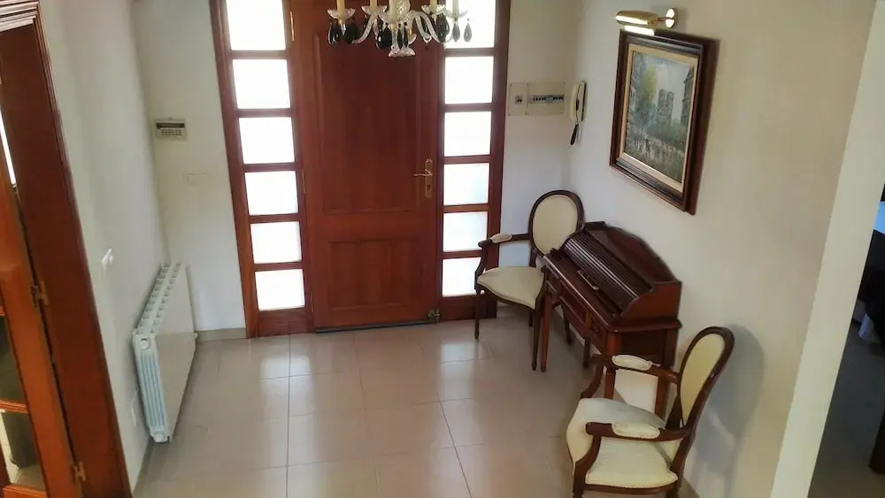 Villa elegante con piscina