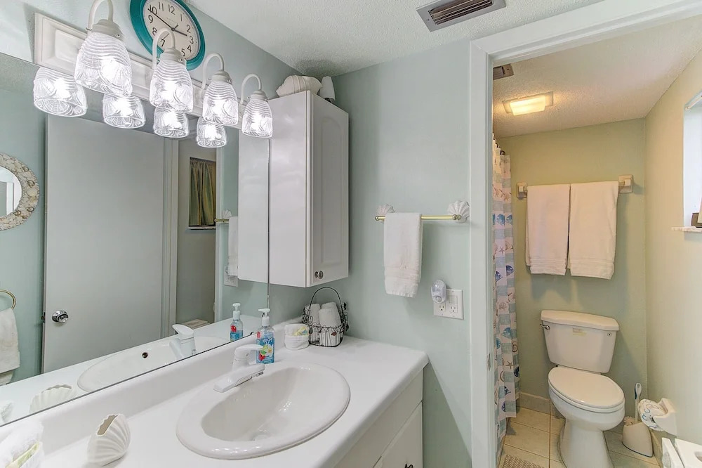 Sunset Royale 100 2 Bedrooms 2 Bathrooms Apts