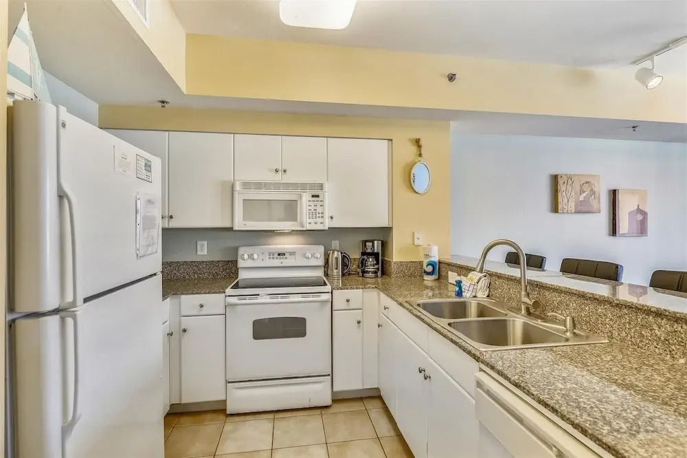 Shores of Panama 2025 - 1 Bedroom + Bunks . Reserved Parking, Free Fun! 1 Condo by RedAwning
