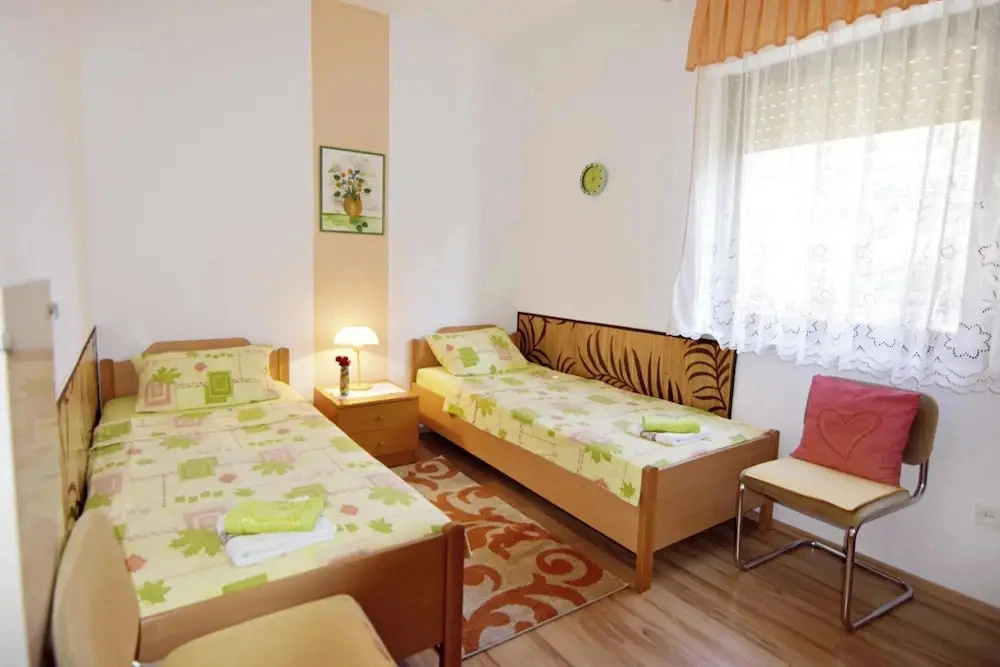 Spacious Apartment With Parking