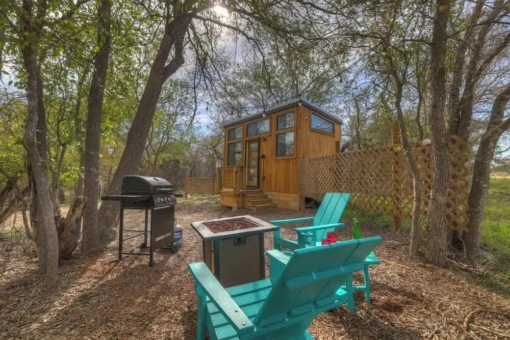 Selena-romantic Tiny Home-firepit