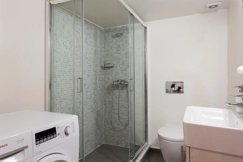 Spacious 4BR House Near Acropolis Roof Garden 12 Guests