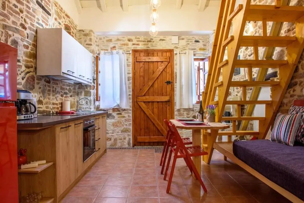 Lavrio stone house 5 min from the centre/port