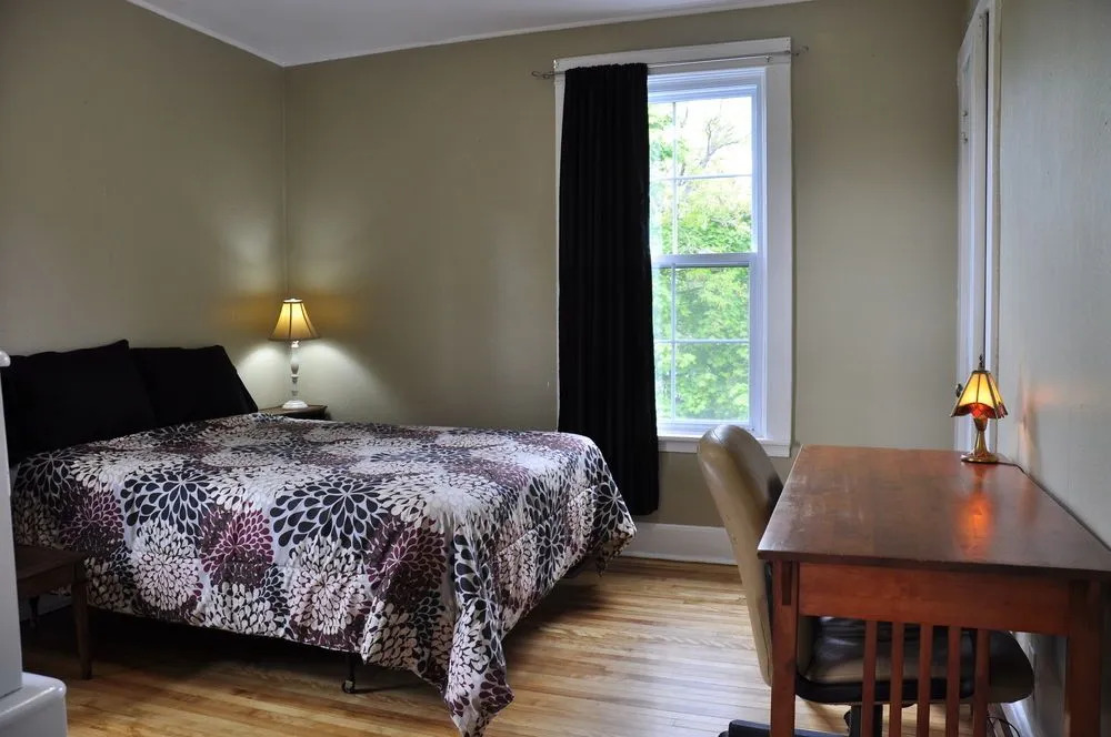 Moncton Suites - 81 Maple Street