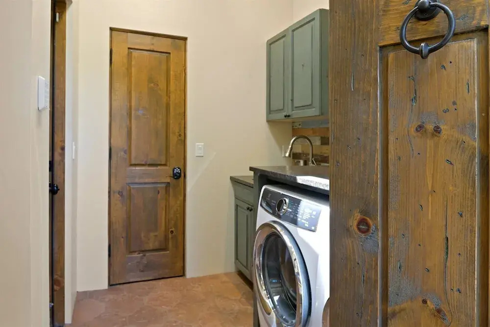 Casa Cuervo - Luxury Home With Gorgeous Amenities a Block off Canyon Rd