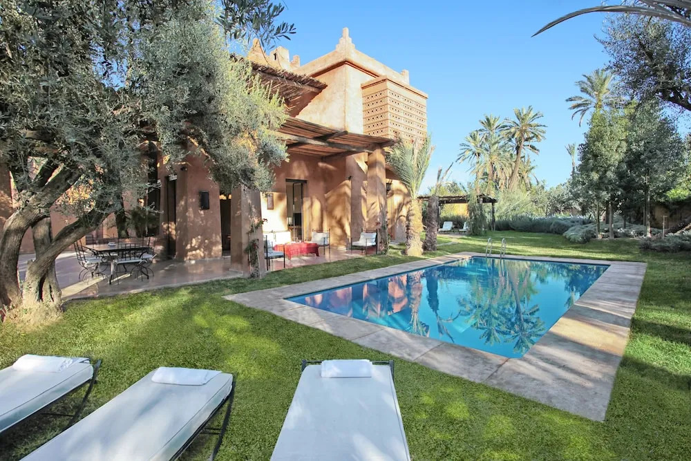 Lankah - Authentic villa with private heated pool close to city center