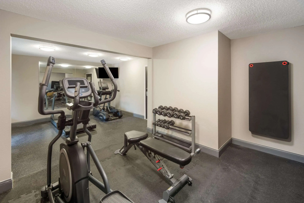 Clarion Pointe Indianapolis Northeast