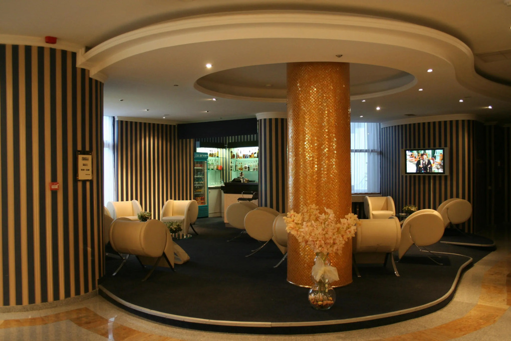 Hotel International