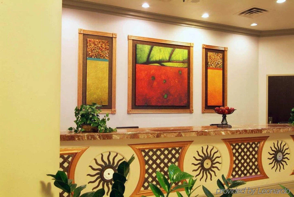 Отель Embassy Suites by Hilton Charlotte