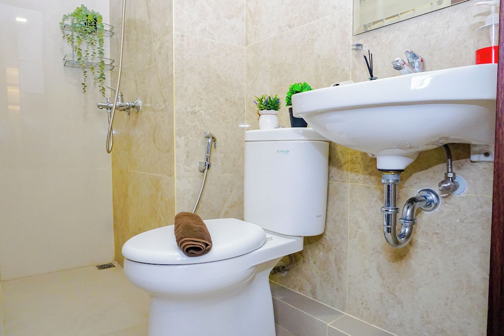 Comfortable And Contemporary 2Br At Apartment Transpark Cibubur