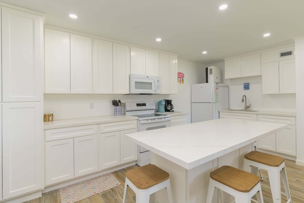 Tiki 136 - Spacious 1br Condo Sleeps 6 Near Beach 1 Bedroom Condo