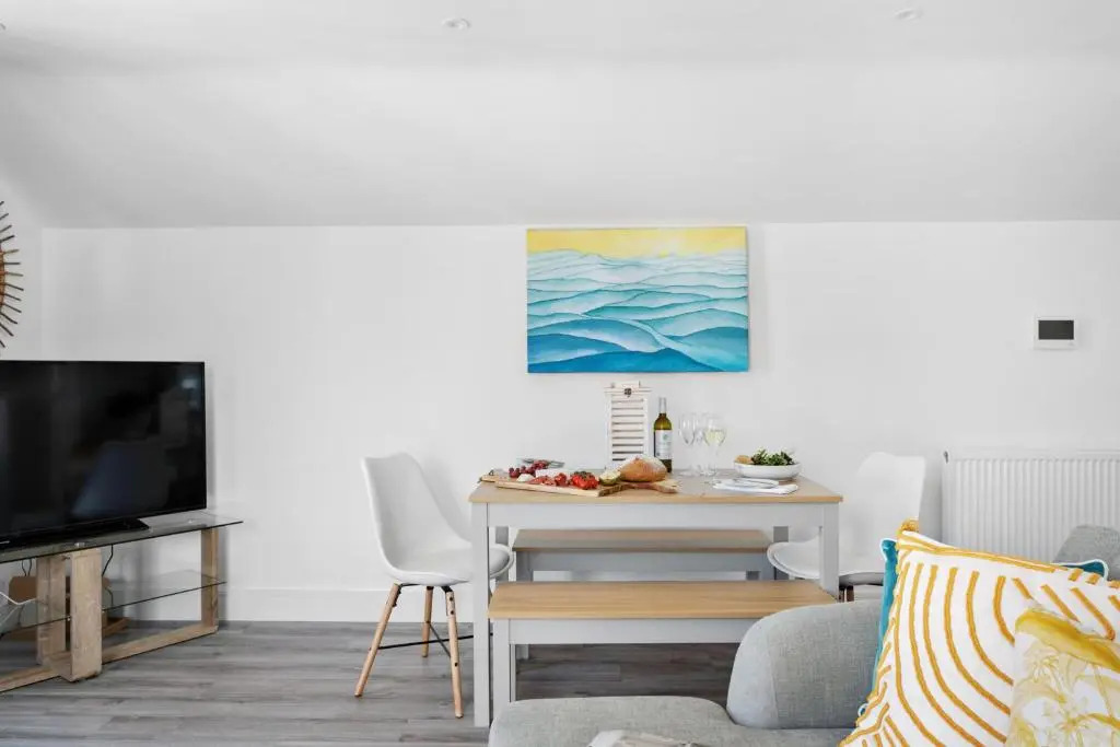 Sea Breeze, Luxury Views Seafront Stylish Home