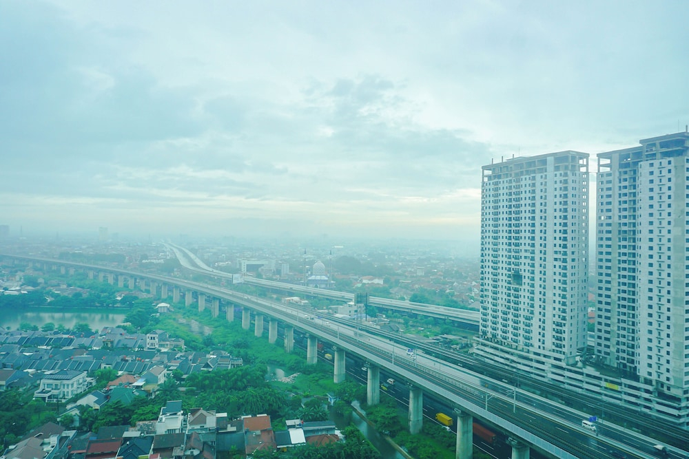 Basic Look 2Br Apartment At Grand Kamala Lagoon