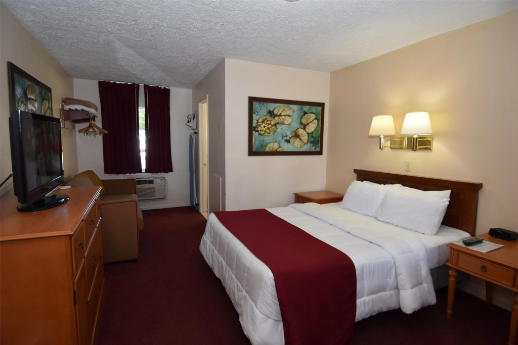 Knights Inn Oswego East