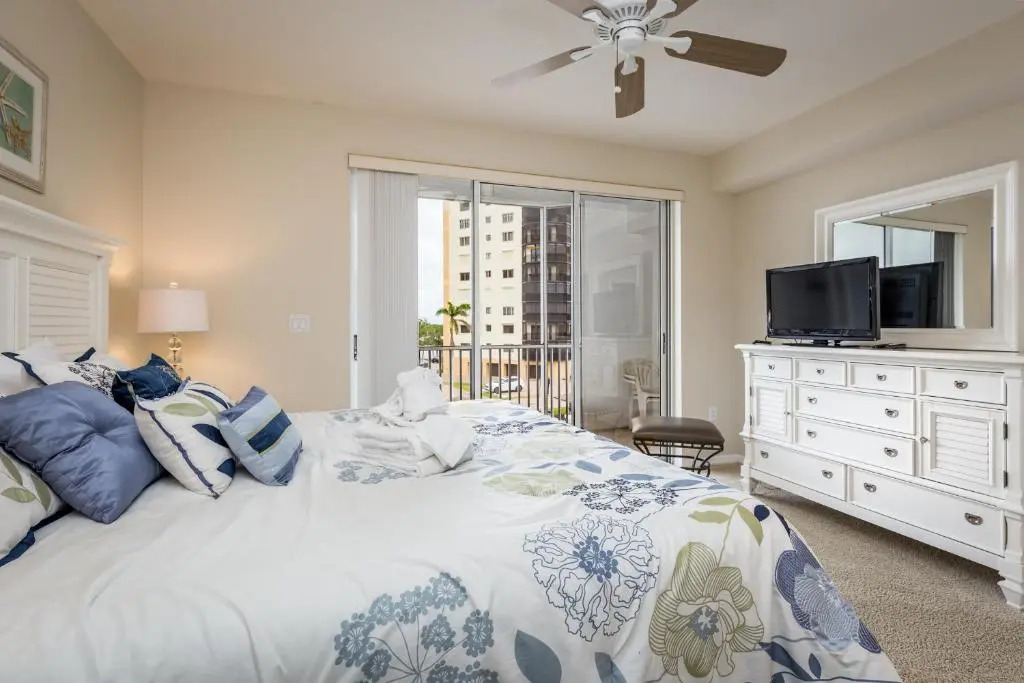 Casa Marina 623-6, 2 Bedroom, Sleeps 6, WiFi, Elevator, Canal Front, Pool