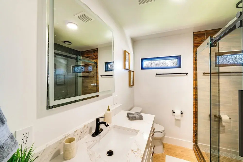 Stylish Irving Retreat w/ Patio & Fire Pit