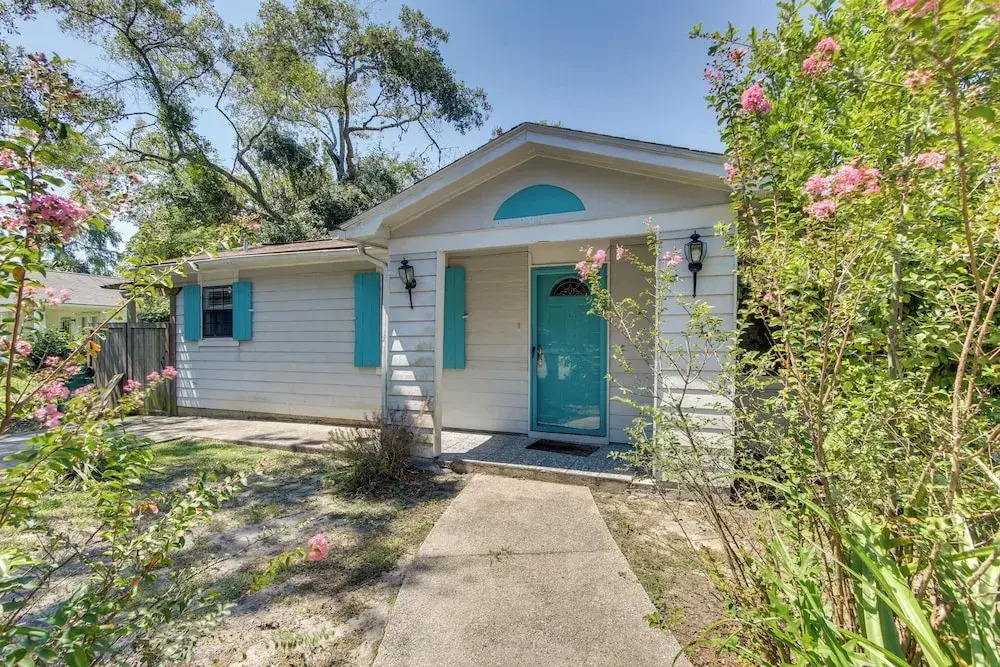 2 Mi to University & Long Beach Harbor: Family Gem