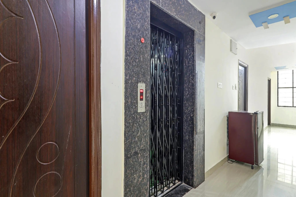 Oyo 80590 Sri Sudharshana Sai Luxury Rooms