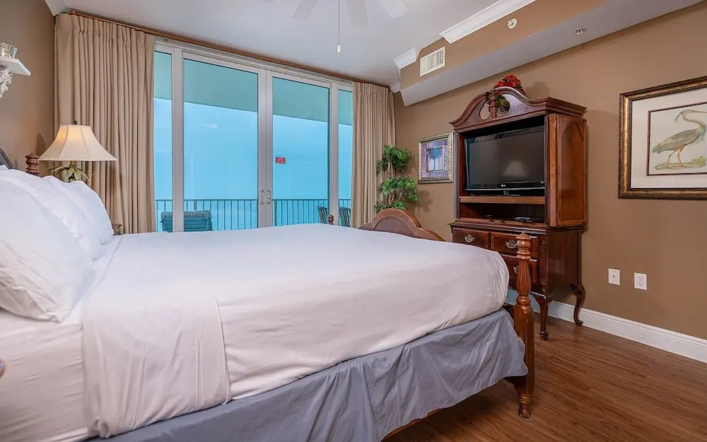 San Carlos 408 by RedAwning