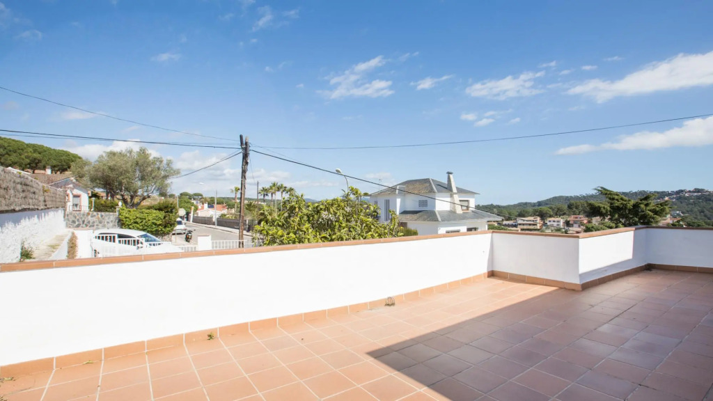 Nuri in Blanes with 5 bedrooms and 3 bathrooms