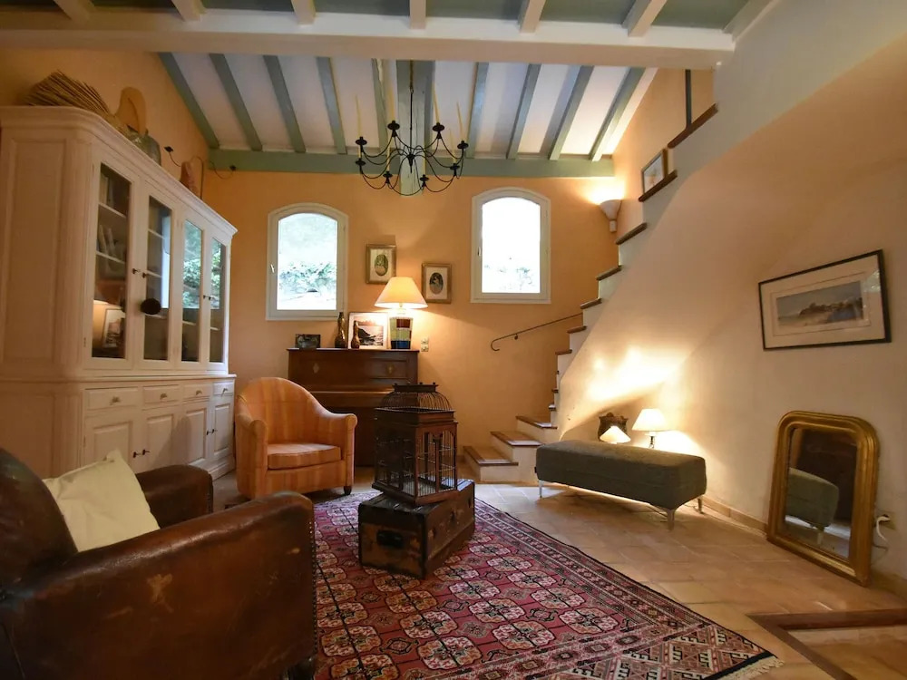 Characteristic Villa With Private Swimming Pool Close to the Center of Nimes