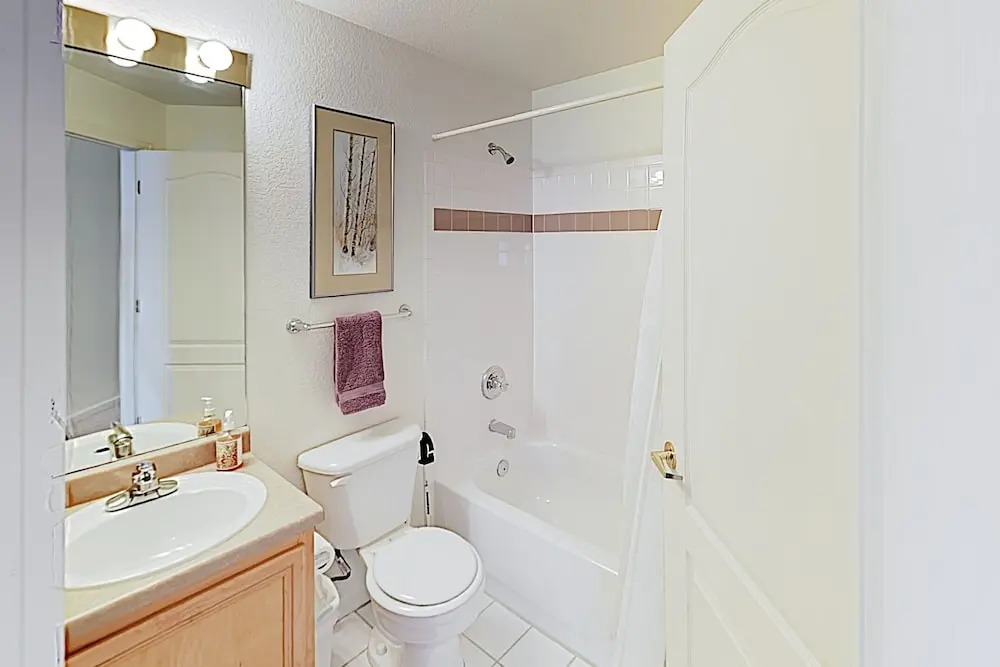 New Listing! Sparkling W/ Hot Tub & Garage 2 Bedroom Condo