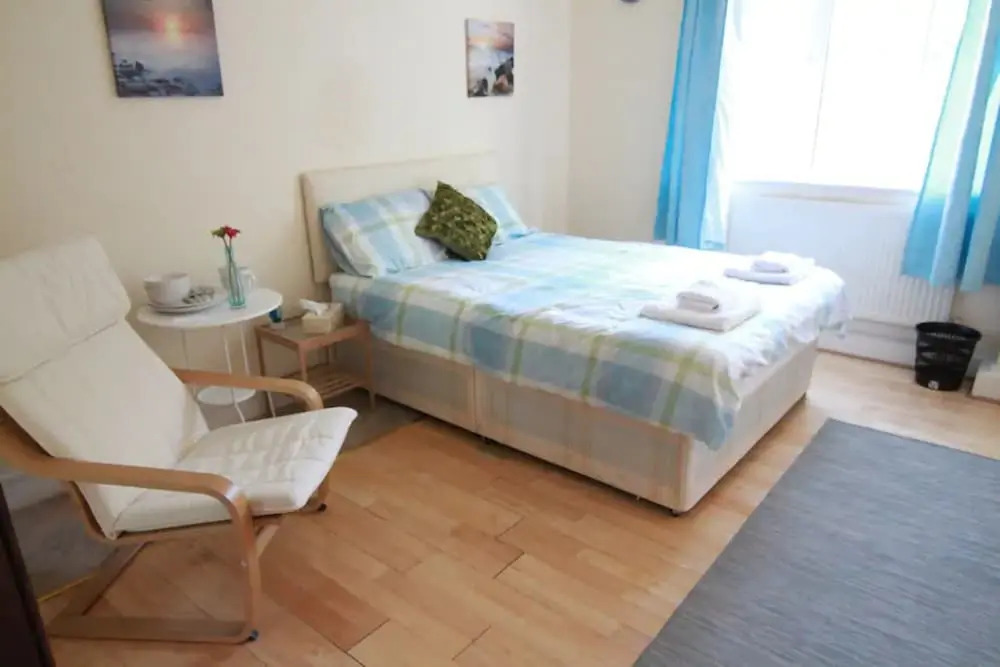 4 Bedroom Apartment in Kilburn With Private Balcony