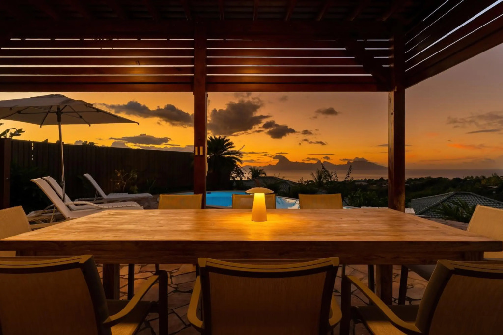 Magnificent 5 Br Villa with pool: amazing views