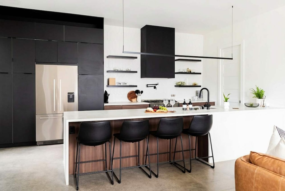 Nash Chic Near DT Rooftop Luxe Comfort