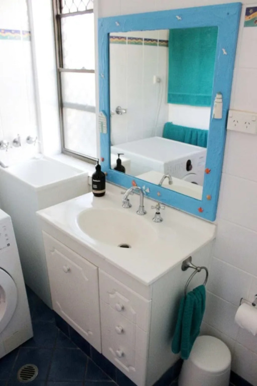 Lovely 1 Bedroom Apartment Steps to the Beach