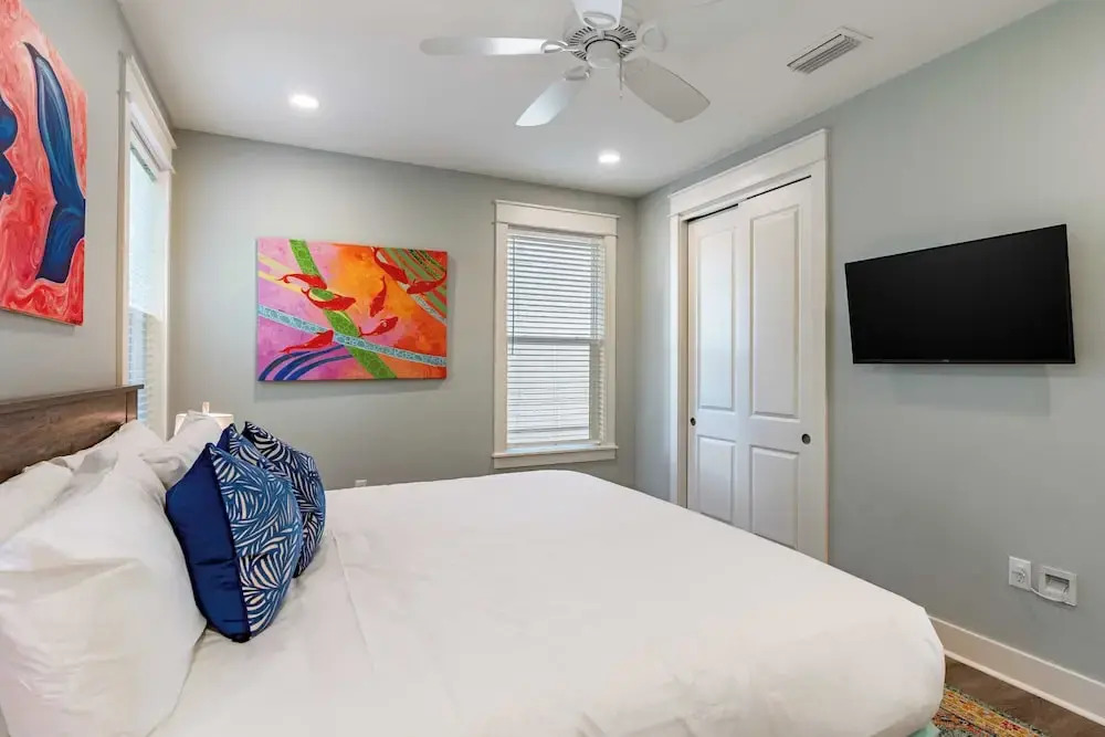 Gulf Coast Gem by Avantstay 3 Blocks to Beach & Town Plaza Community Pool