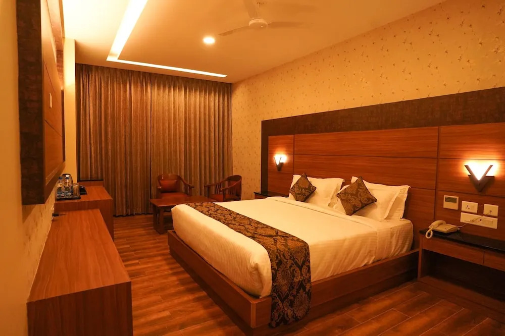 V Five Hotel