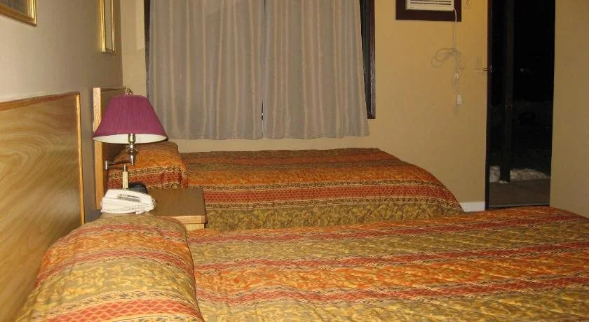 Twin Creeks Motel