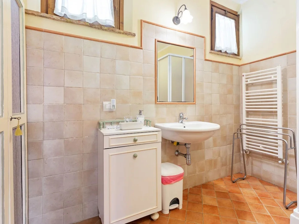 Quaint Holiday Home in Siena with Hot Tub