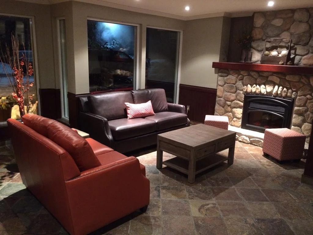 Hot tub | Steps to Blackcomb | Free parking