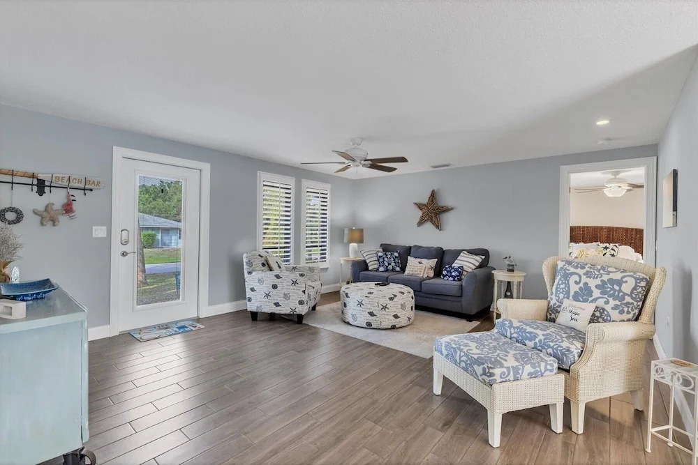 Pcr9170 - Englewood 2 Bedroom Canalfront Pool Cottage