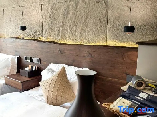 Lugu Lake · Lede Far Mountain Accommodation