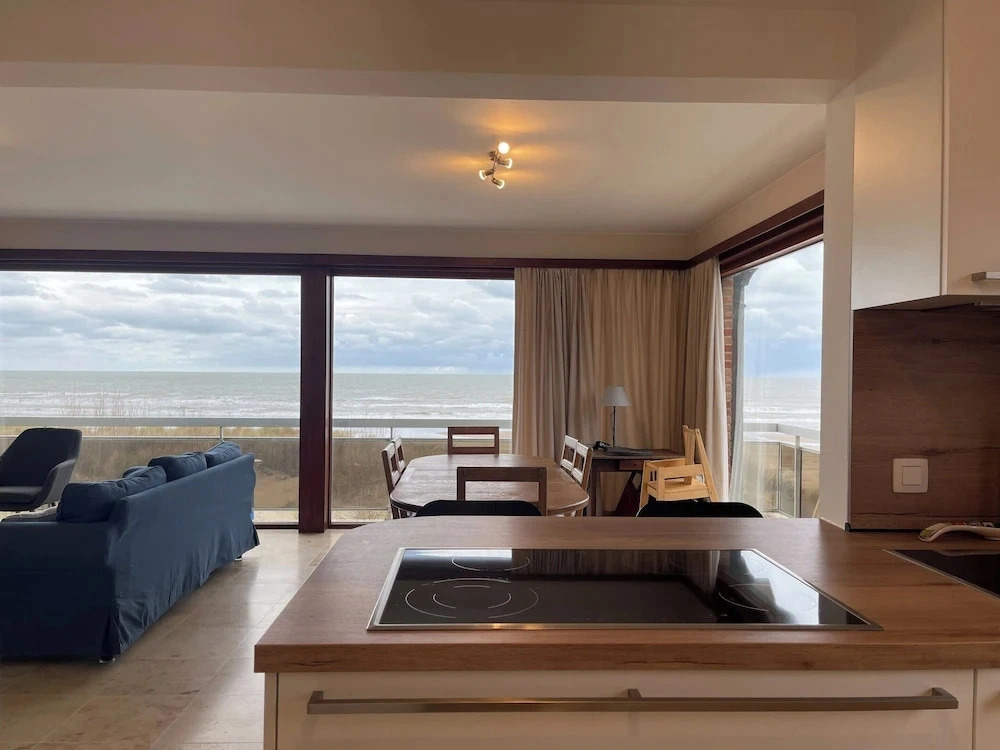 Seaside Apartment by the Zeedijk Promenade