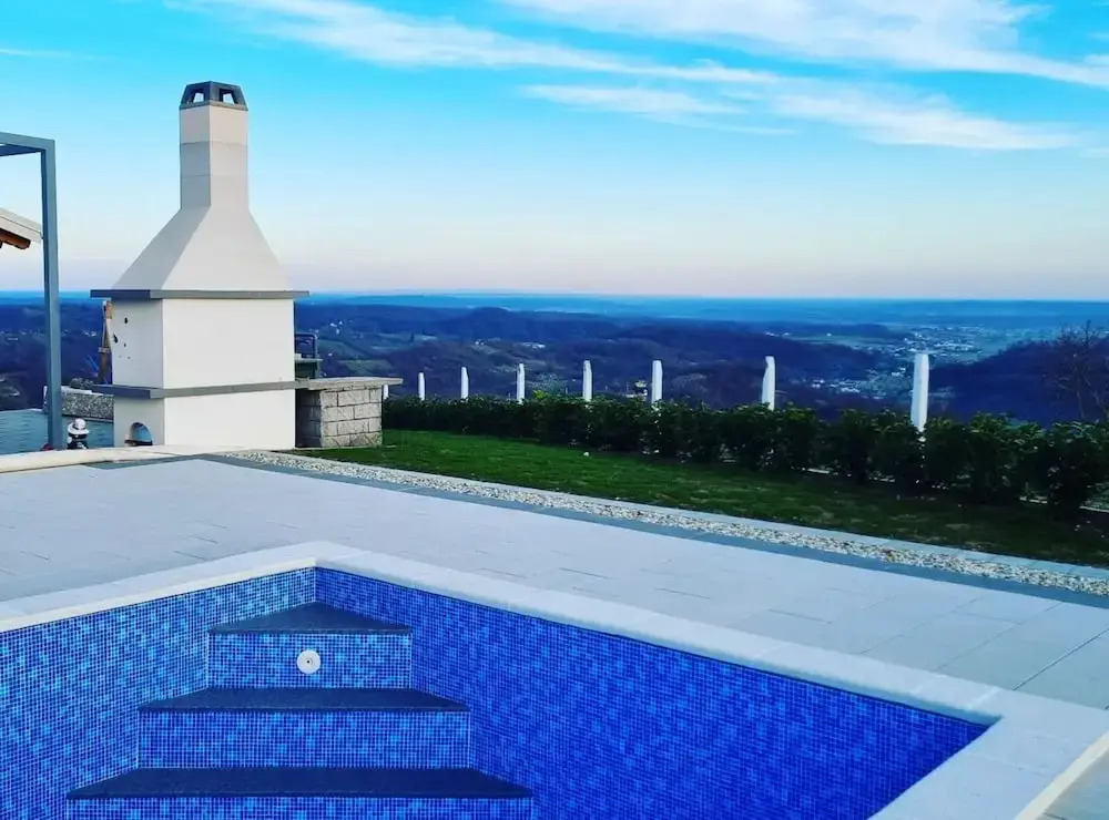 Villa Cerina - Three Bedorom Villa with Outdoor Swimming Pool