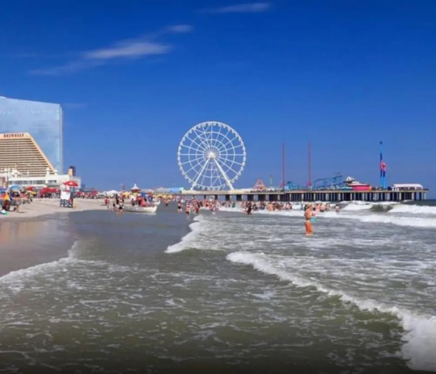 Beachfront Double Queen - CozySuites