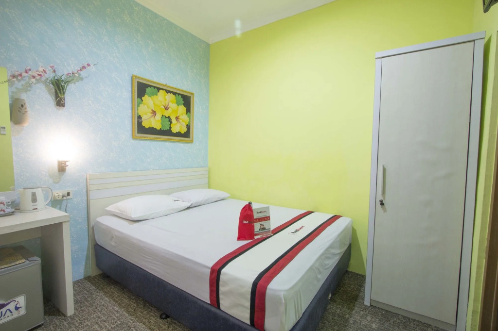 RedDoorz near Plaza Ambarukmo