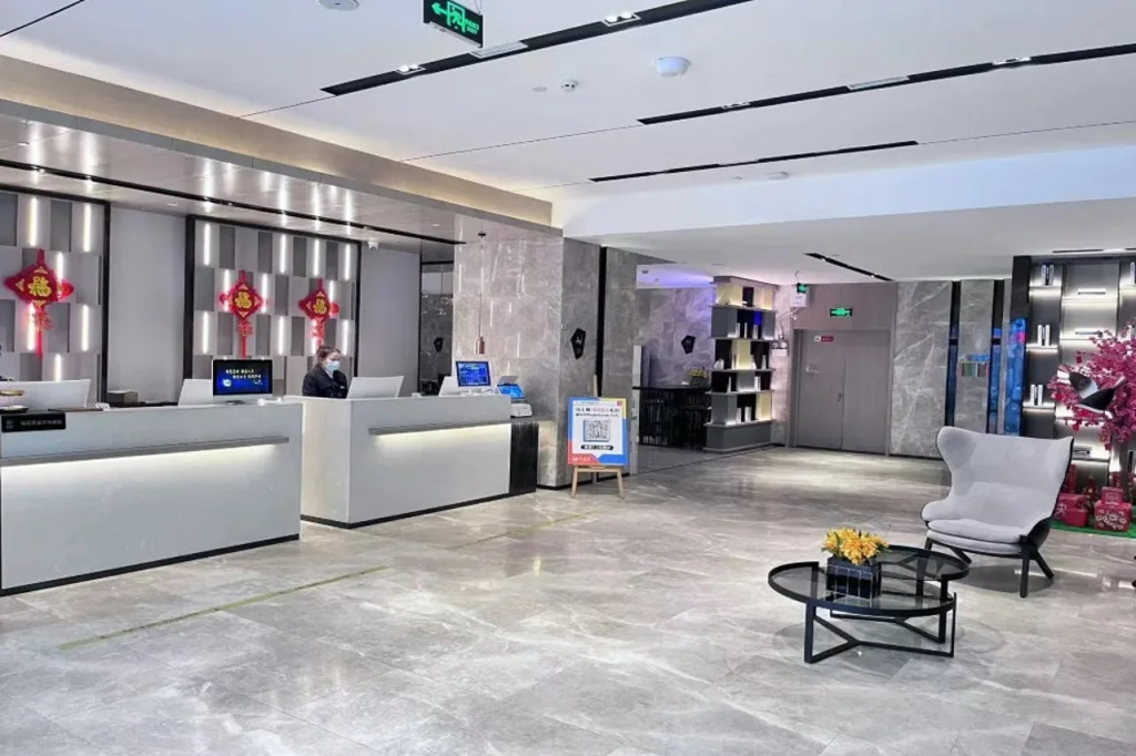 Echarm Hotel (Nanchang Bayi Square Subway Station Wushang MALL)